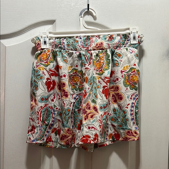SHEIN Women’s Large Floral Patterned Shorts - Picture 1 of 5